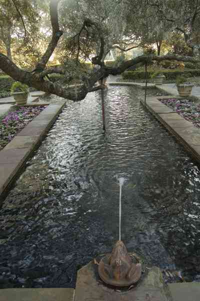 bellingrath+garden-frog+fountain_02.jpg:  