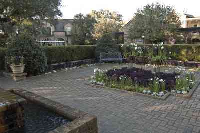 bellingrath+gardens-flower+courtyard_01.jpg:  