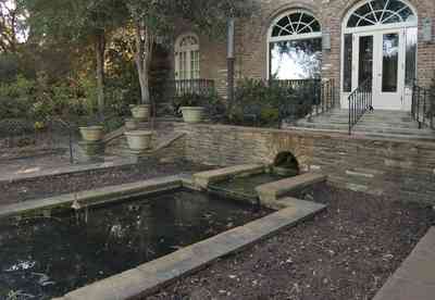 bellingrath+gardens-house-patio_02.jpg:  