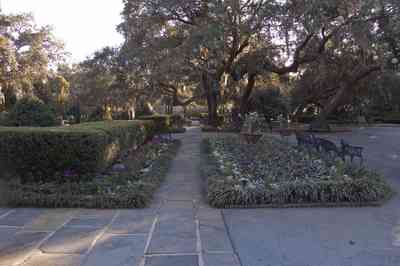 bellingrath+gardens-main+house+walkway_02.jpg:  