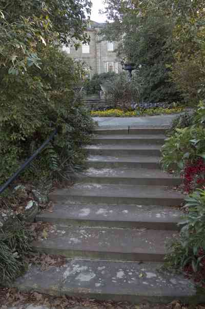 bellingrath+gardens-patio+steps.jpg:  