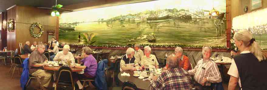 Brownsville:-Oscars-Restaurant_01.jpg:  mural, restaurant, waitress, dining, cervantes