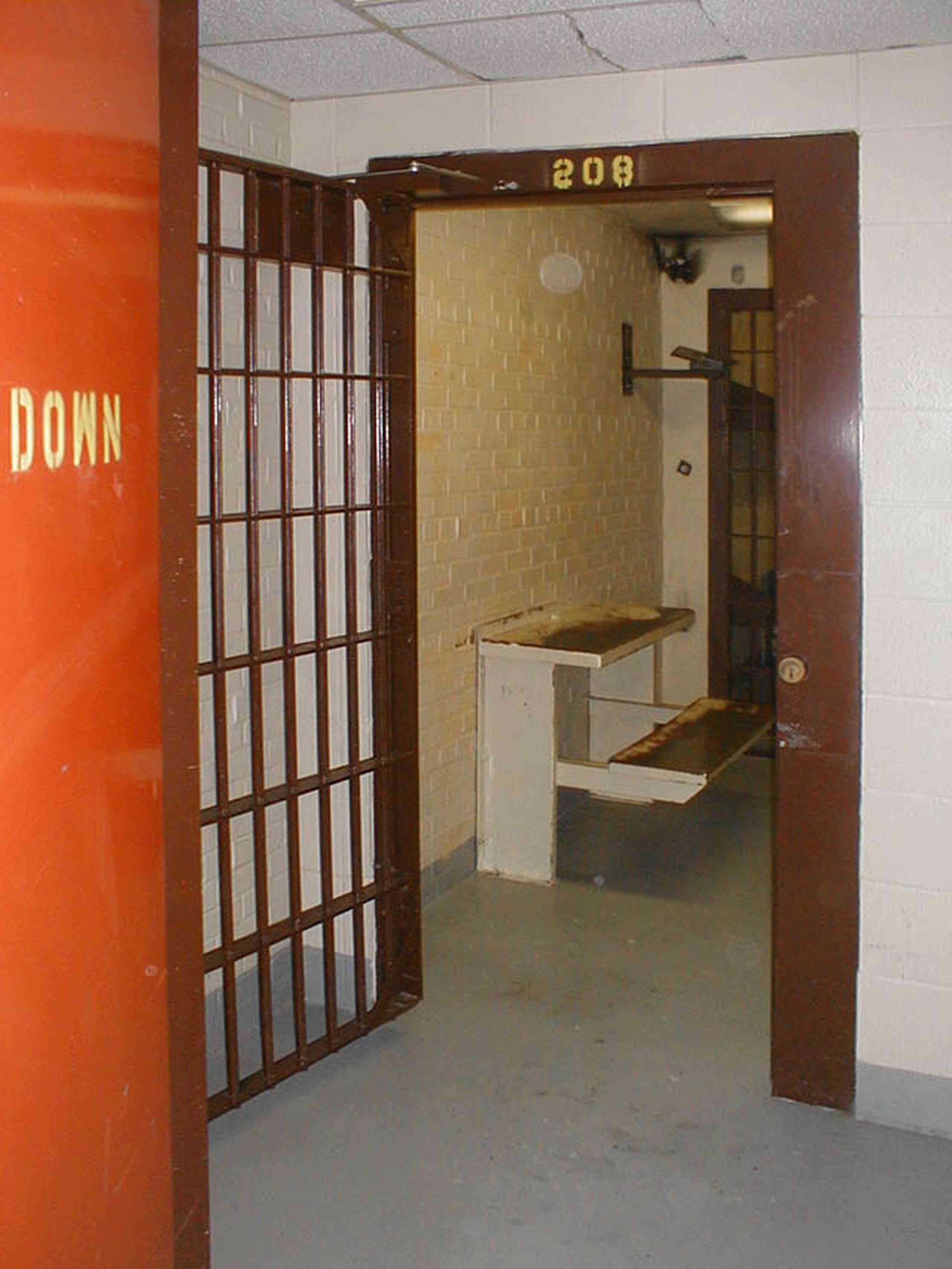 Milton:-Courthouse-Old-Jail_05.jpg:  cell, jail, bars, prisoner, courthouse
