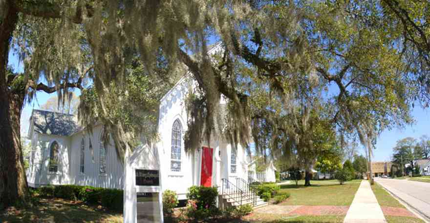 Milton:-Historic-District:-St.-Mary-Episcopal-Church_01.jpg:  spanish moss, oak tree, gothic style victorian architecture, 
