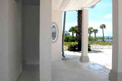 Navarre:-7332-Grand-Navarre-Blvd_61.jpg:  beach house, santa rosa sound, art deco house, outside shower, round window