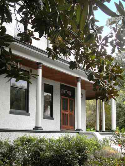 North-Hill:-304-West-Gadsden-Street_04.jpg:  columns, stucco walls, picket fence, magnolia tree, north hill preservation district