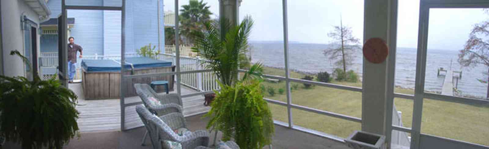 Pace:-Floridatown_06.jpg:  hot tub, screened-in porch, escambia bay, ferns, palm tree