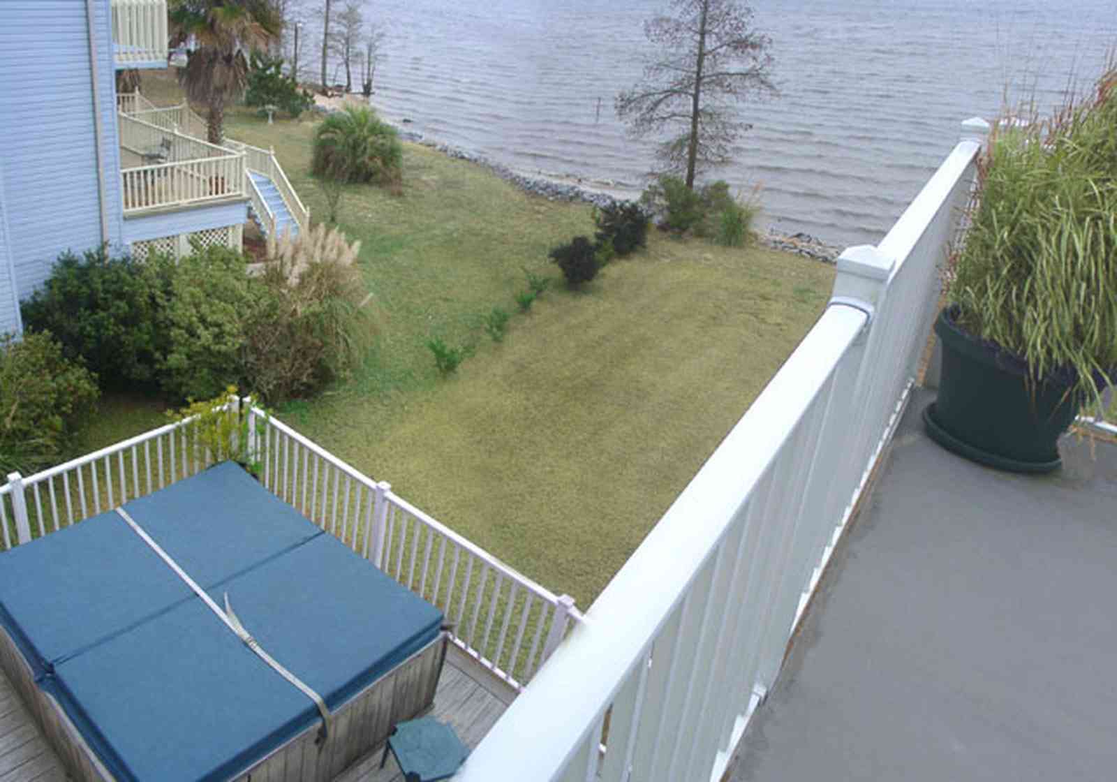 Pace:-Floridatown_07.jpg:  hot tub, escambia bay, porch