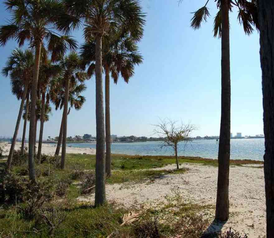 Pensacola-Beach:-Sabine-Bay_01.jpg:  beach, white sand, sabine, bay, lake, water, beach house
