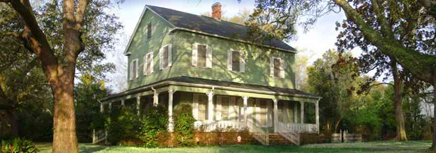 Pensacola:-East-Hill:-10th-Avenue-House_01.jpg:  colonial style, oak trees, front porch, , 