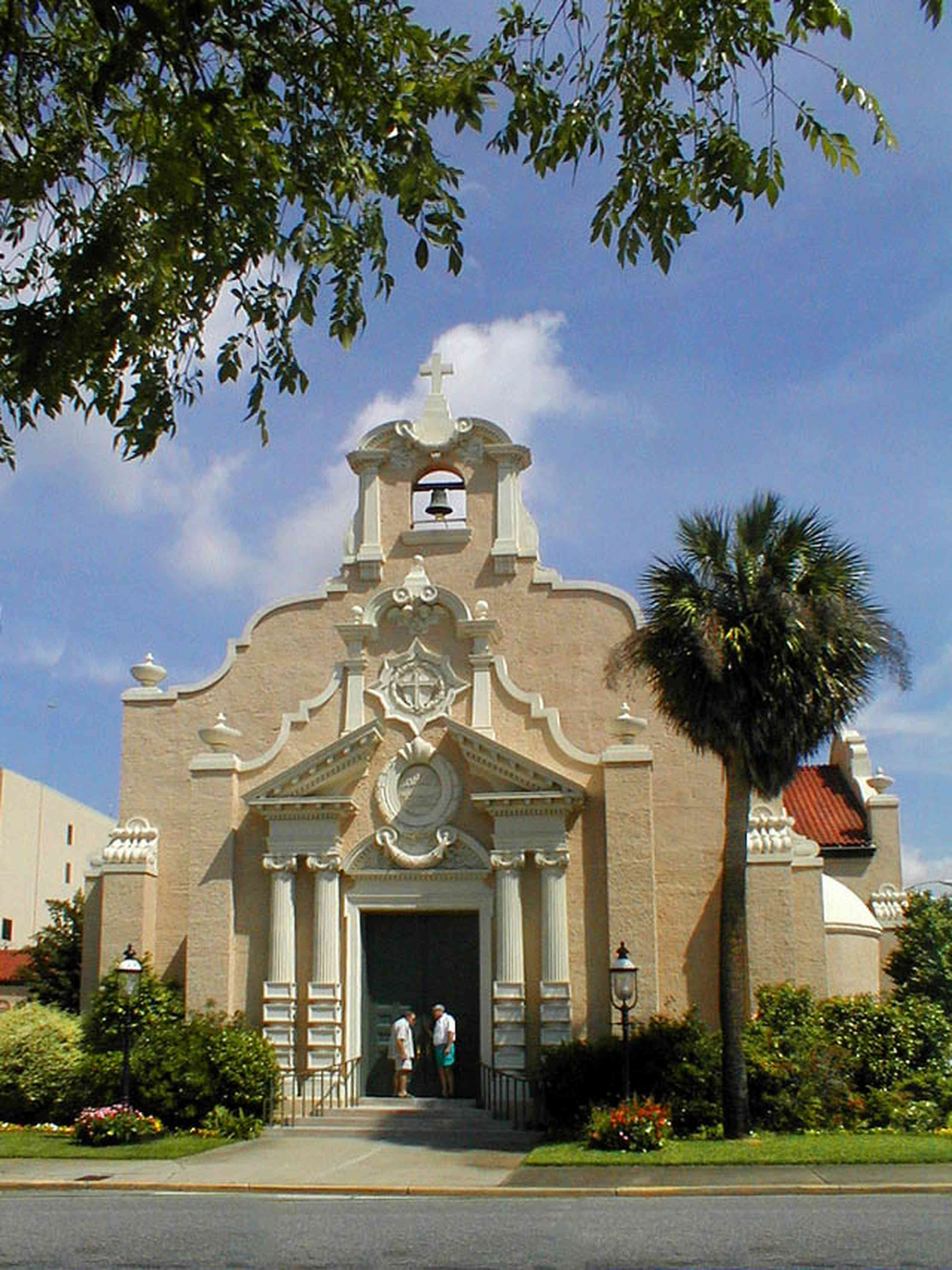 Pensacola:-Palafox-Historic-District:-Christ-Church_00.jpg:  palm tree, spanish revival architecture, stucco, garden, downtown, tile roof