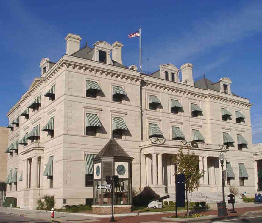 Pensacola:-Palafox-Historic-District:-Escambia-County-Courthouse_000.jpg:  palafox place, classical revival architectural style, clock, beaux-arts tradition, federal building, granite facing, 