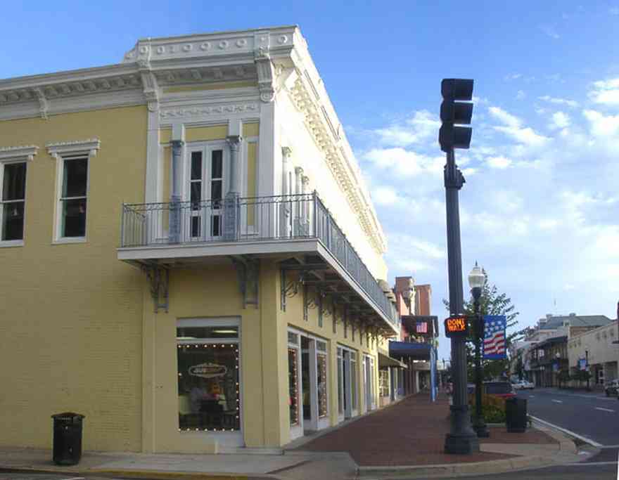 Pensacola:-Palafox-Historic-District:-Subway-Sandwich-Shop_000.jpg:  streetscape, brick sidewalk, downtown streetscape, balcony
