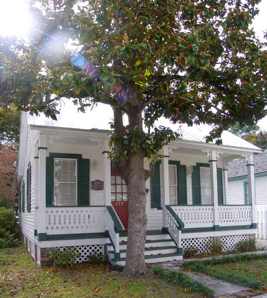 Pensacola:-Seville-Historic-District:-235-East-Intendencia-Street_01.jpg:  creole cottage, magnolia tree