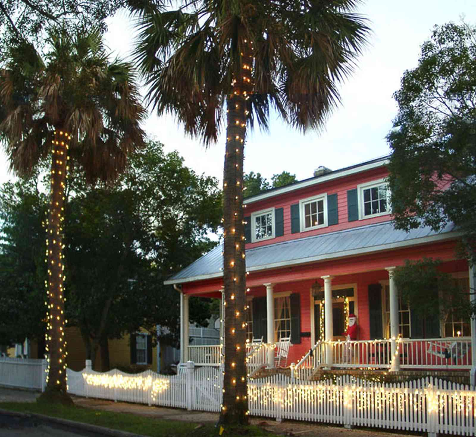 Pensacola:-Seville-Historic-District:-305-South-Adams-Street_10.jpg:  christmas decorations, garland, christmas lights, palm trees, seville square, 