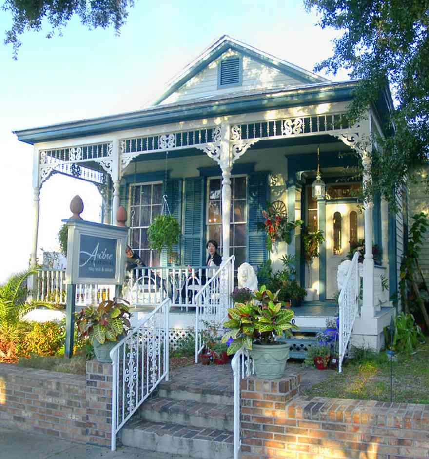 Pensacola:-Seville-Historic-District:-AuBre-International-Day-Spa_02.jpg:  spa, salon, beauty parlor, victorian cottage, shotgun house