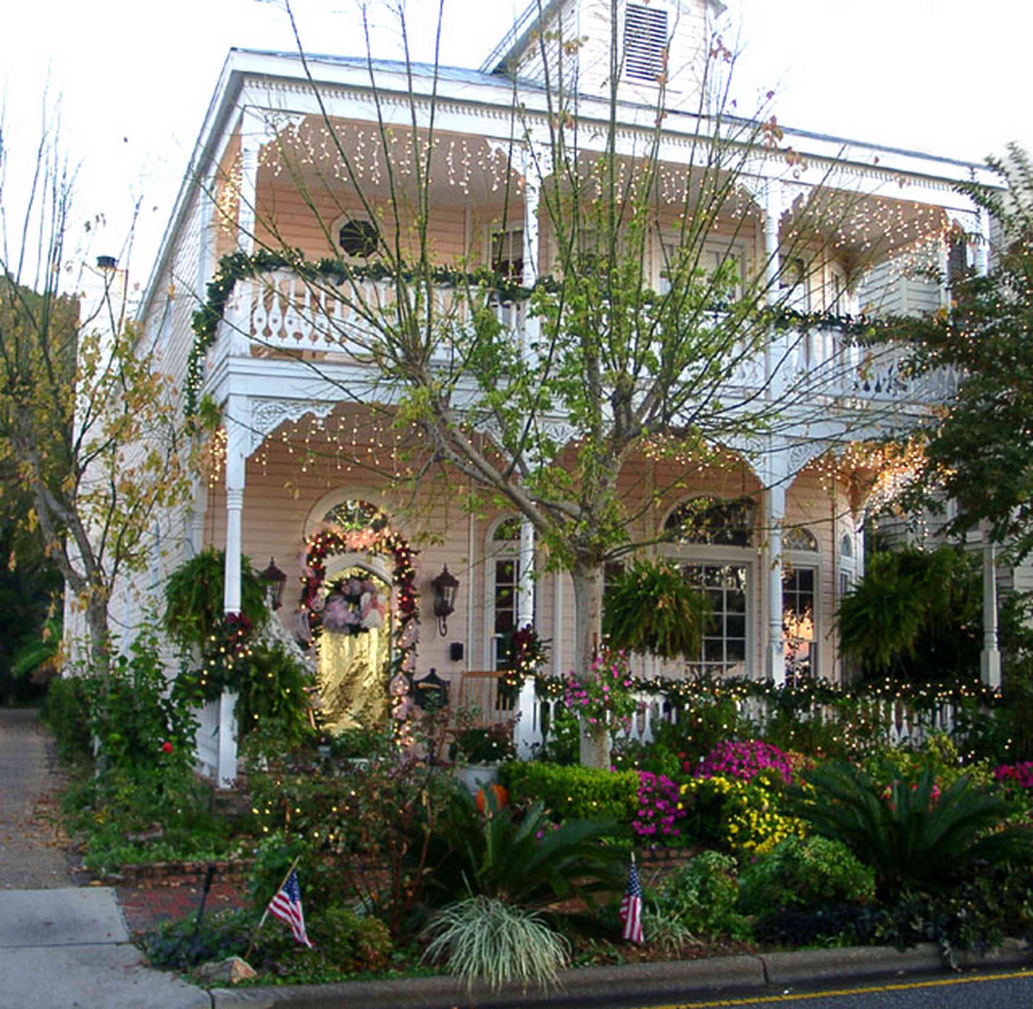 Pensacola:-Seville-Historic-District:-BW-Properties_00.jpg:  victorian house, christmas decorations, garland, bows, wreath