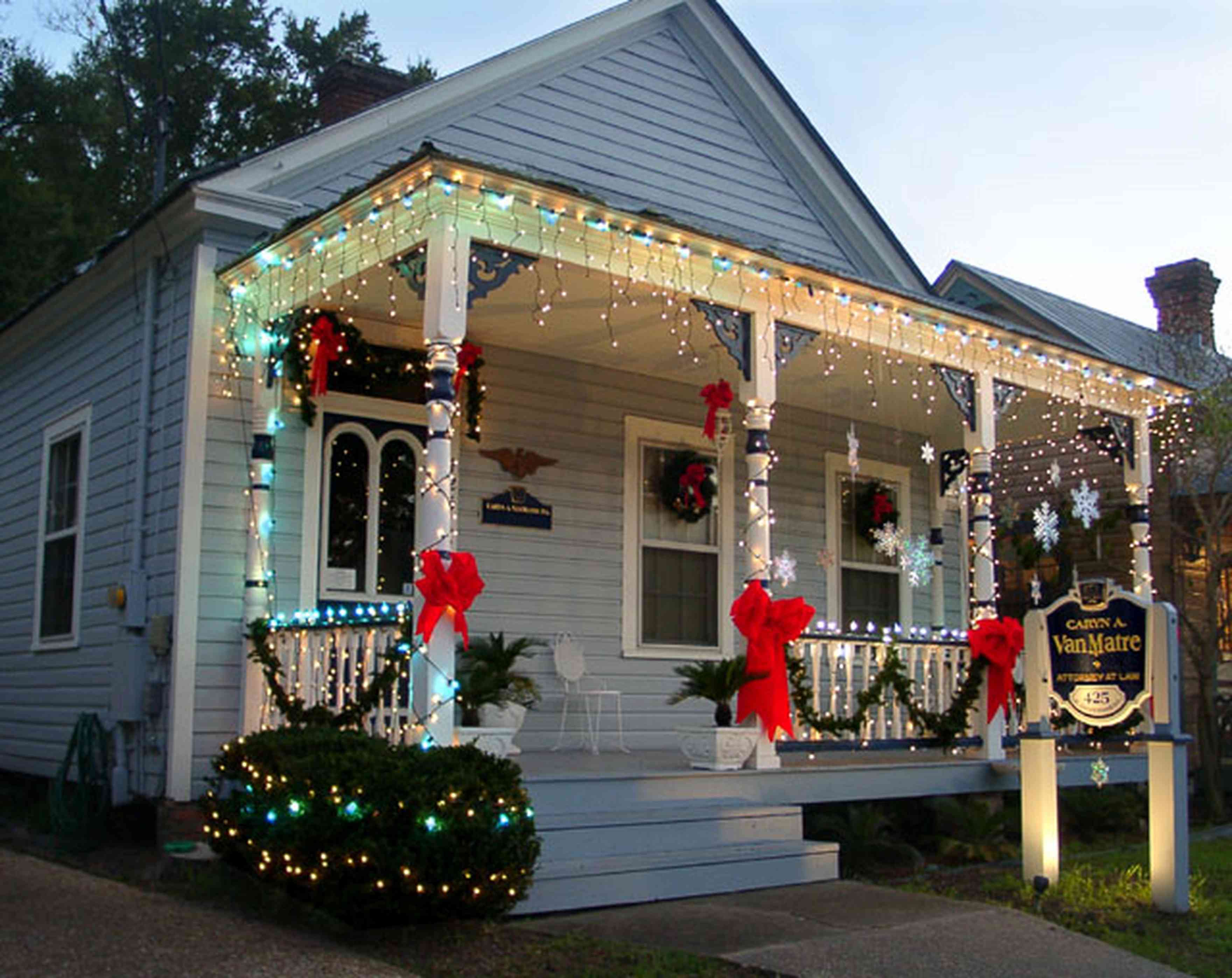 Pensacola:-Seville-Historic-District:-Caryn-A.-Van-Matre,-P.A.-Attorney_01.jpg:  christmas decorations, bows, garland, stars, wreaths
