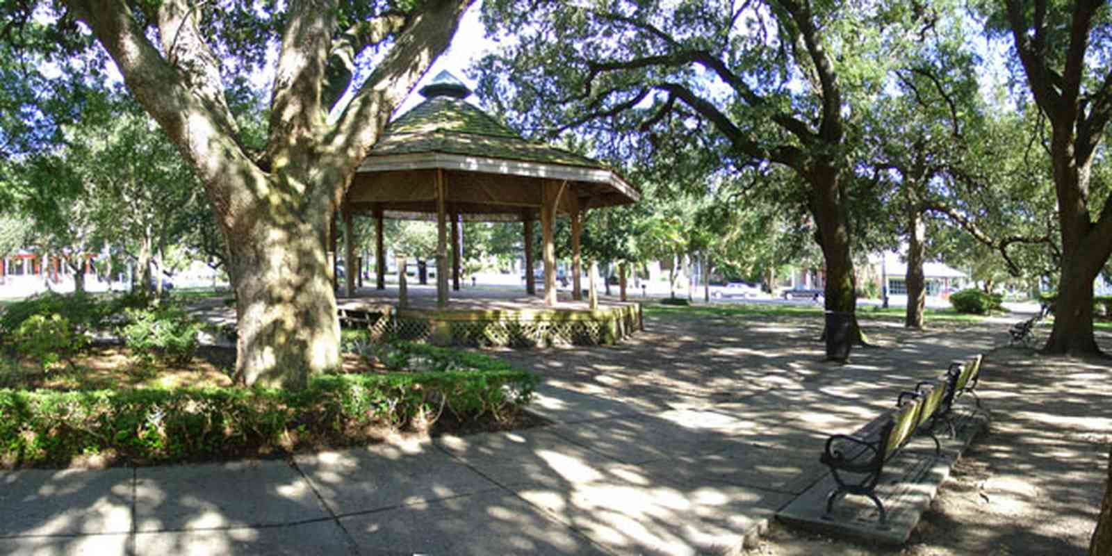 Pensacola:-Seville-Historic-District:-Seville-Square_08.jpg:  gazebo, town square, bench