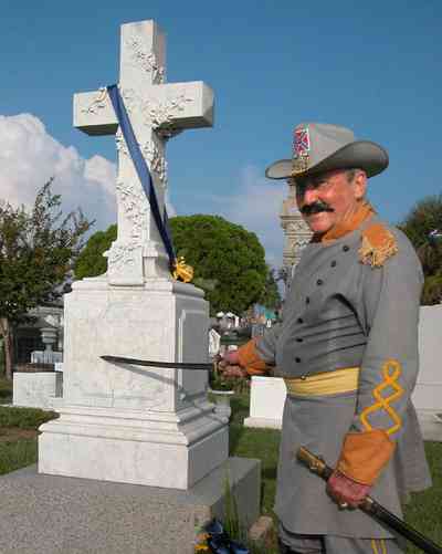 Pensacola:-Seville-Historic-District:-St-Michael-Cemetery_37.jpg:  cross, grave marker, tombstone, confederate solder, monumnent