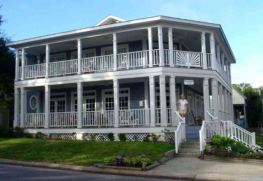 Pensacola:-Seville-Historic-District:-The-Marsh-House_01.jpg:  victorian house