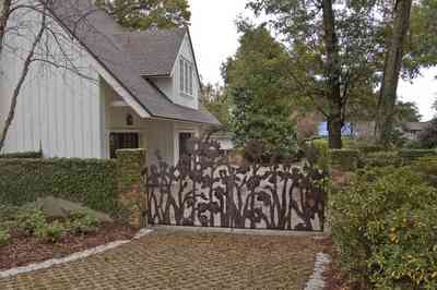 11+stenson-facade-driveway+gates.jpg:  