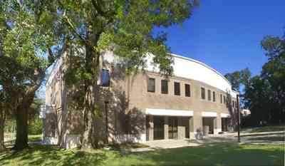 University-Of-West-Florida:-Campus_22.jpg:  university, oak tree, campus, classroom building, spanish moss