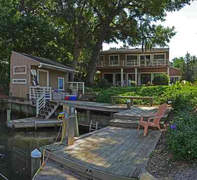 409+Montrose+Blvd-front+yard_07.jpg:  boat house, flagstone, deck, 