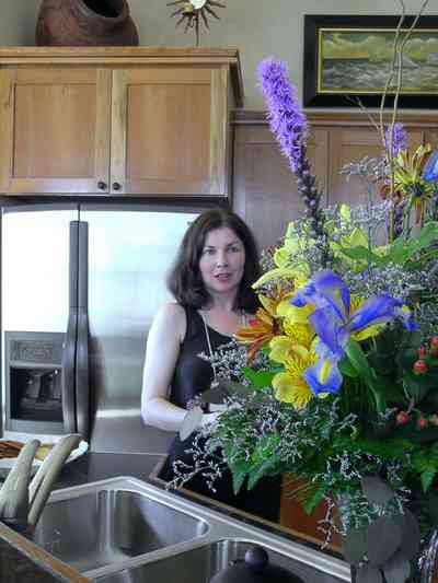 Aragon:-557-Aragon-Street_13.jpg:  janice hitt, tour of homes, vase of flowers, sink, kitchen, aragon development