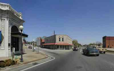 Brewton:-Downtown_05.jpg:  store front facades, railroad tracks, main street america, 1920's architecture, midwestern architecture, bank, alabama, lumber town