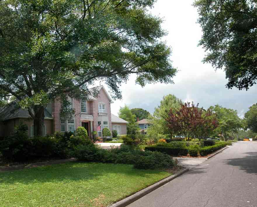 East-Hill:-617-19th-Avenue_01.jpg:  pink brick house, italienate architectural style, oak tree, circular driveway