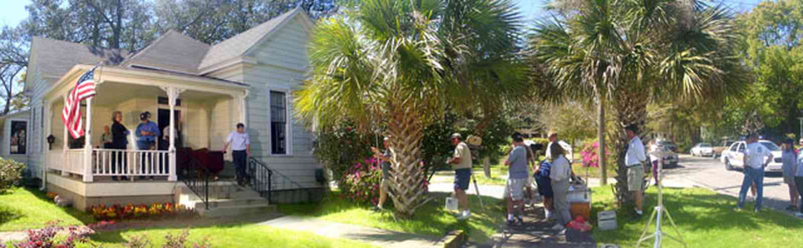 East-Hill:-Jackson-Hill-Antiques_tmaat24.jpg:  victorian cottage, antique shop, palm trees, 