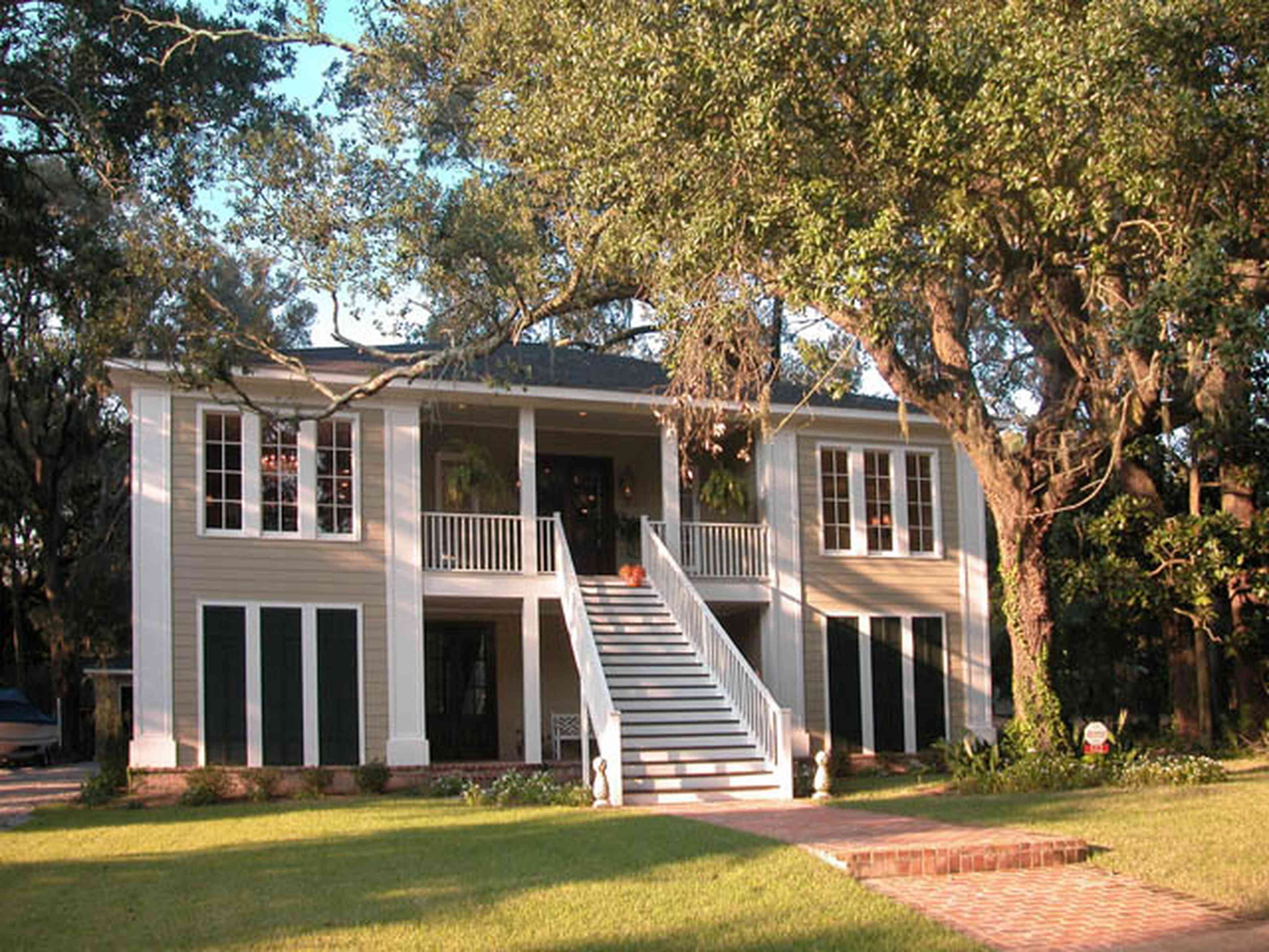East-Pensacola-Heights:-112-Chipley-Avenue_01.jpg:  oak tree, raised cottage, pyramidal roof, brick sidewalk