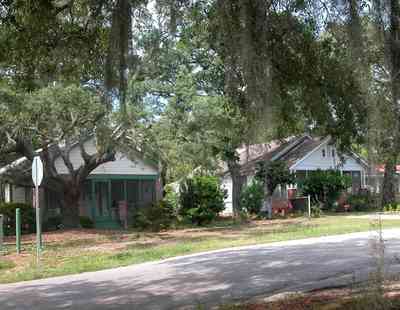 East-Pensacola-Heights:-2900-Jackson-Street_02.jpg:  craftsman cottage, oak tree, spanish moss, chain link fence, front porch