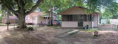 East-Pensacola-Heights:-3008-Strong-Street_04.jpg:  cottage, picket fence, ornamentation, oak tree