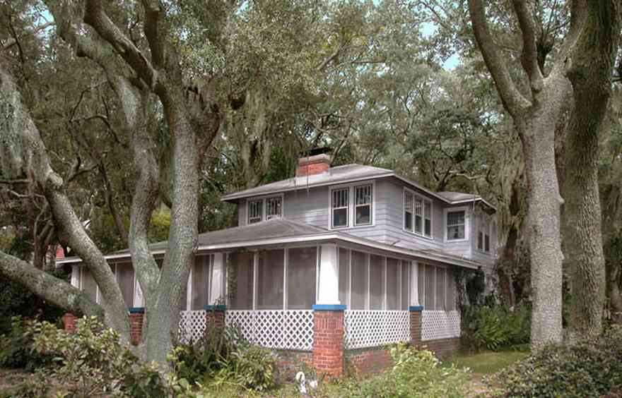 East-Pensacola-Heights:-600-Bayou-Blvd_01.jpg:  live oak trees, spanish moss, azelea bushes, brick pillars, bungalow style, 