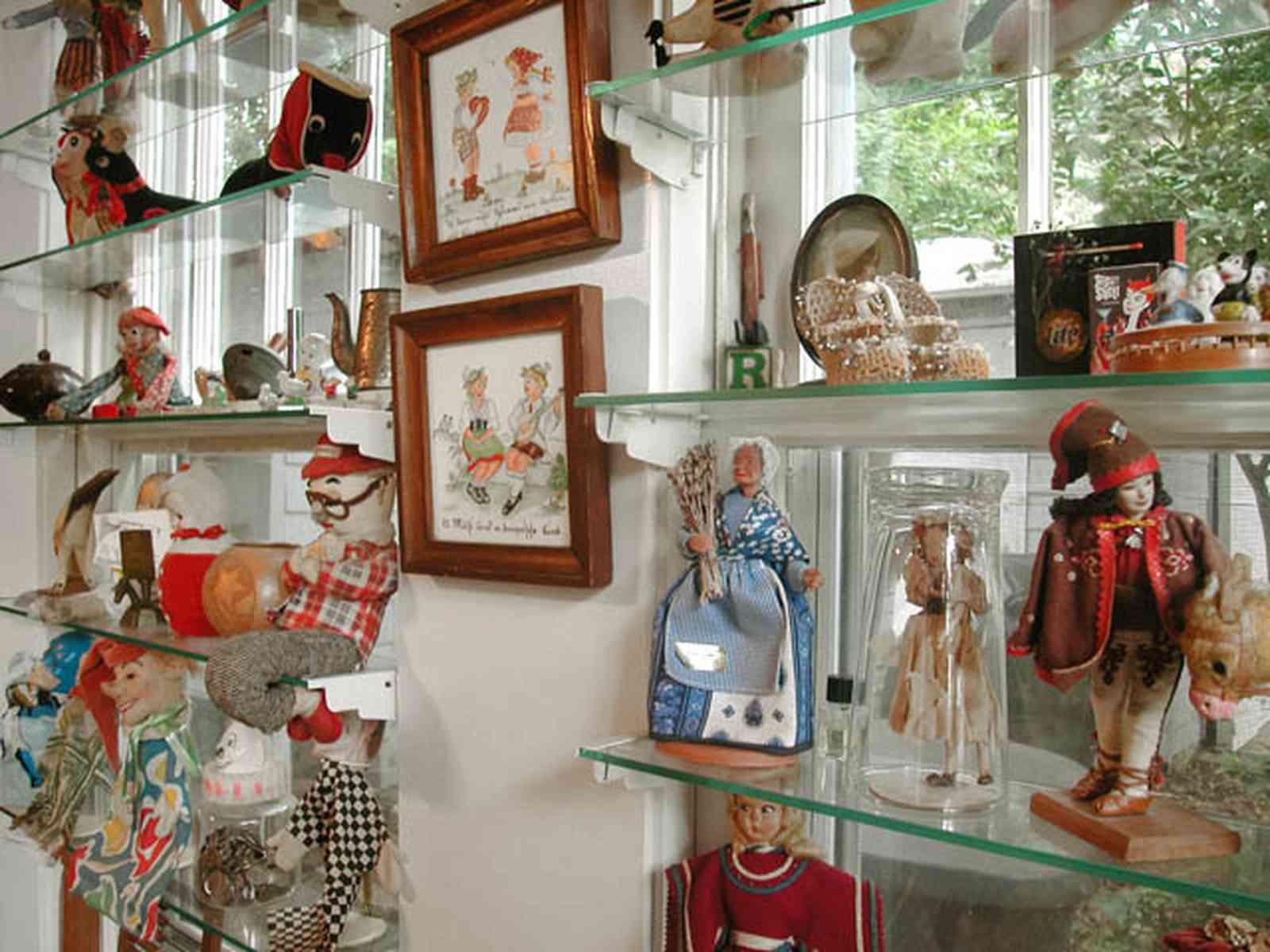 East-Pensacola-Heights:-600-Bayou-Blvd_19.jpg:  antique dolls, antique toys, glass shelves, family room, bungalow, craftsman cottage
