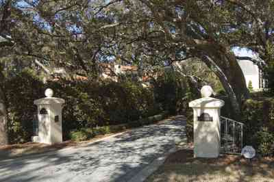 gulf+breeze-peake_27_s+point-couch+dreams-gate_01.jpg:  