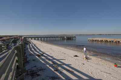 12-31-09+gins+fort+pickens+fishing+pier.jpg:  