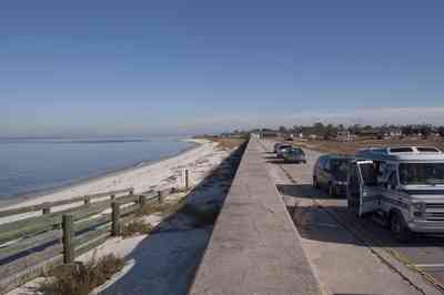 12-31-09+gins+fort+pickens-seawall_01..jpg:  