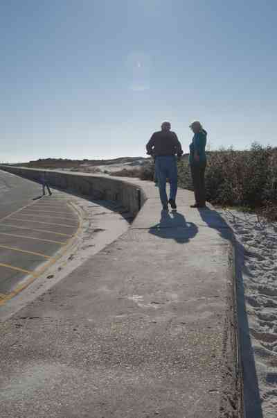 12-31-09+gins+fort+pickens-seawall_04.jpg:  