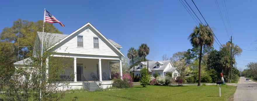 Milton:-Historic-District:-Escambia-St-House_01.jpg:  palm tree, victorian house 