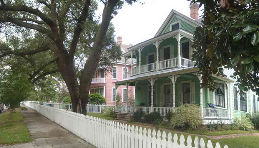 North-Hill:-623-North-Barcelona-Street_02.jpg:  folk victorian home, picket fence, magnolia tree