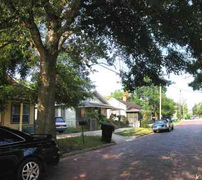 Old-East-Hill:-415-La-Rua-Street_03.jpg:  craftsman cottage, brick street, driveway, oak trees, front porch, chain link fence