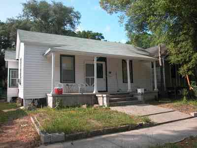 Old-East-Hill:-802-Belmont-Street_02.jpg:  picket fence, shotgun cottage, oak tree, victorian streetscape, front porch, neighborhood