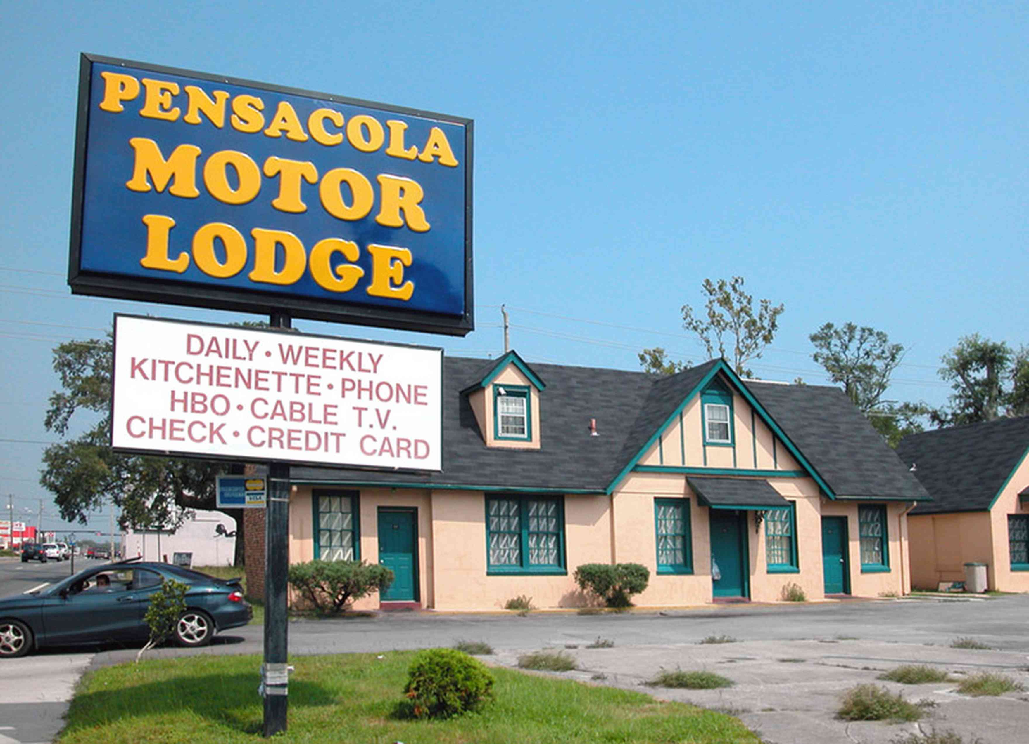 08-18-05-Brownsville-Pensacola-Motor+Lodge_01+WEB.jpg:  tourist court, kitchenette, motel, parking lot, 