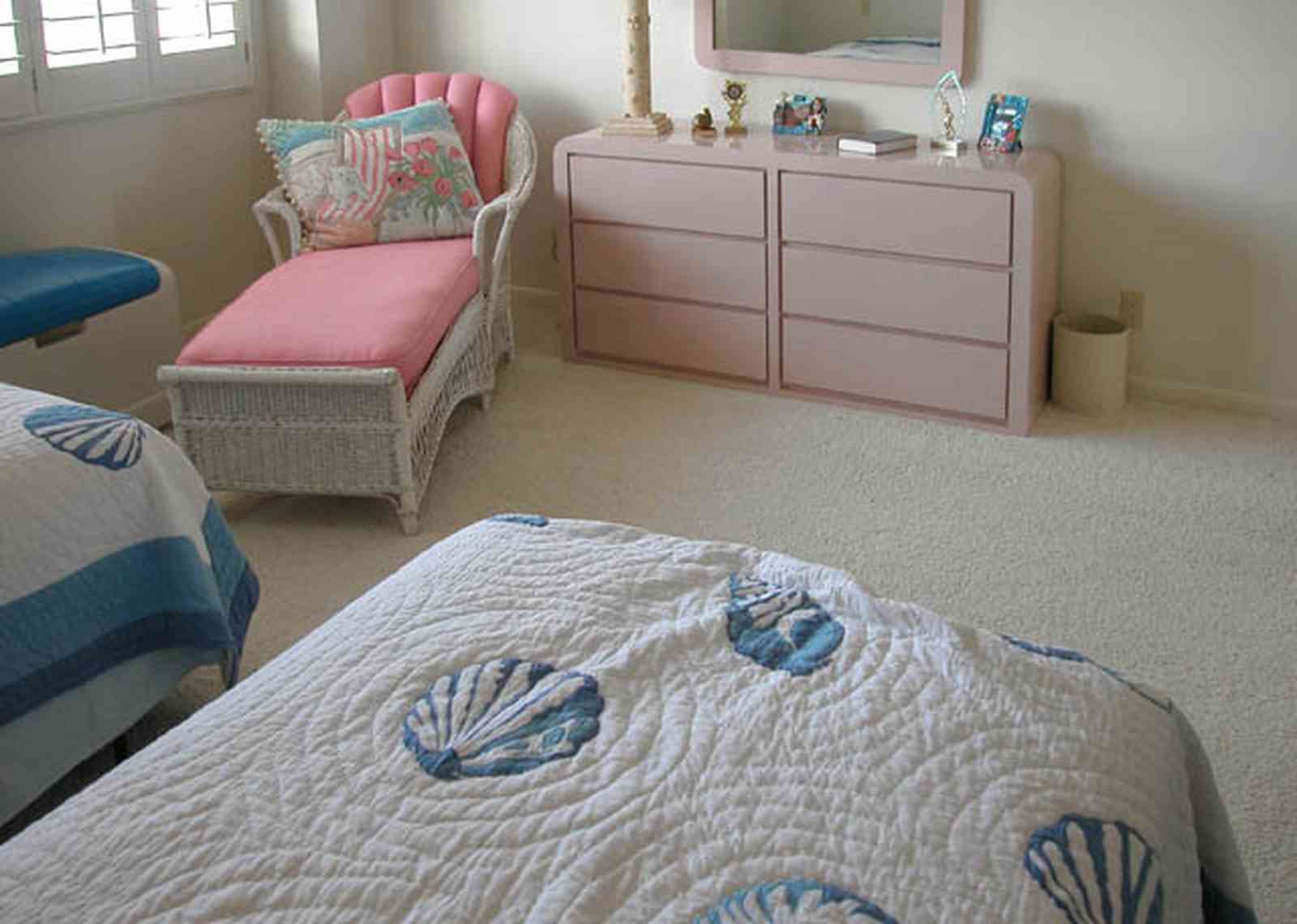 Pensacola-Beach:-1212-Ariola-Drive_20.jpg:  quilt, chaise lounge, children's bedroom, beach house