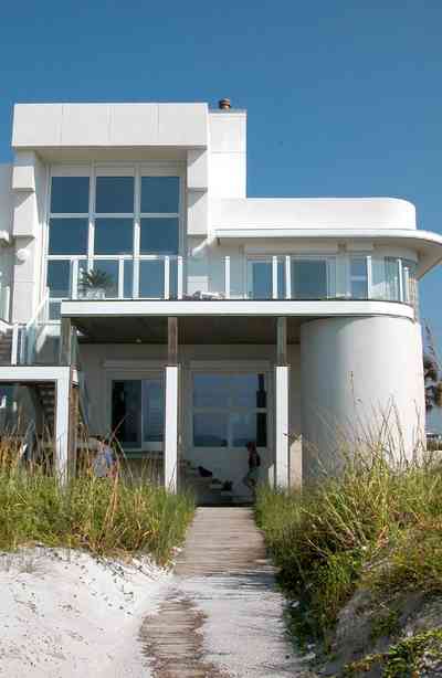 Pensacola-Beach:-Ariola-Drive-Art-Deco-House_03.jpg:  sand, crystal sand, white sand, sugar sand, sea oats, bauhaus architectural style, palm trees, dune restoration, beachfront property