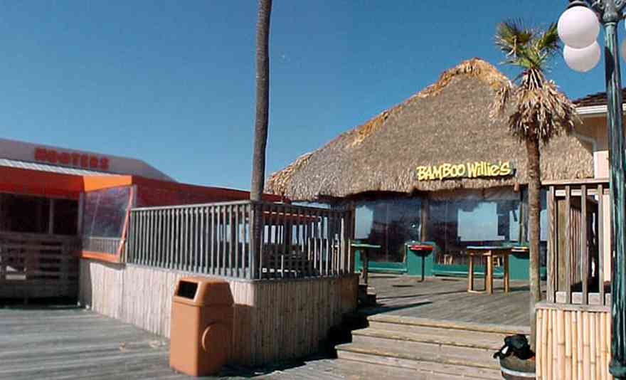 Pensacola-Beach:-Bamboo-Willies_01.jpg:  bamboo hut, palm tree, hooters, boardwalk, gulf of mexico, gulf coast