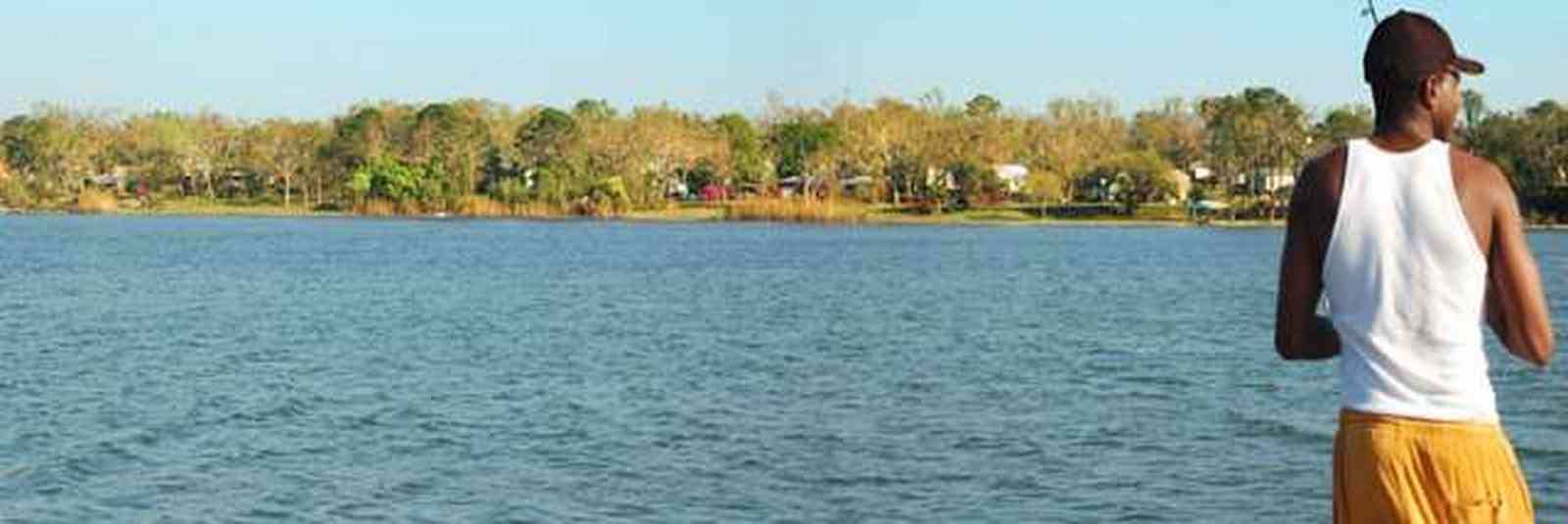 Pensacola:-Bayou-Texar_01.jpg:  bayou, texar, lake, bay, water, calm water, mansions, 